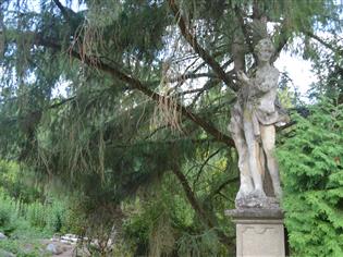 Socha Apollona v Růžové zahradě
